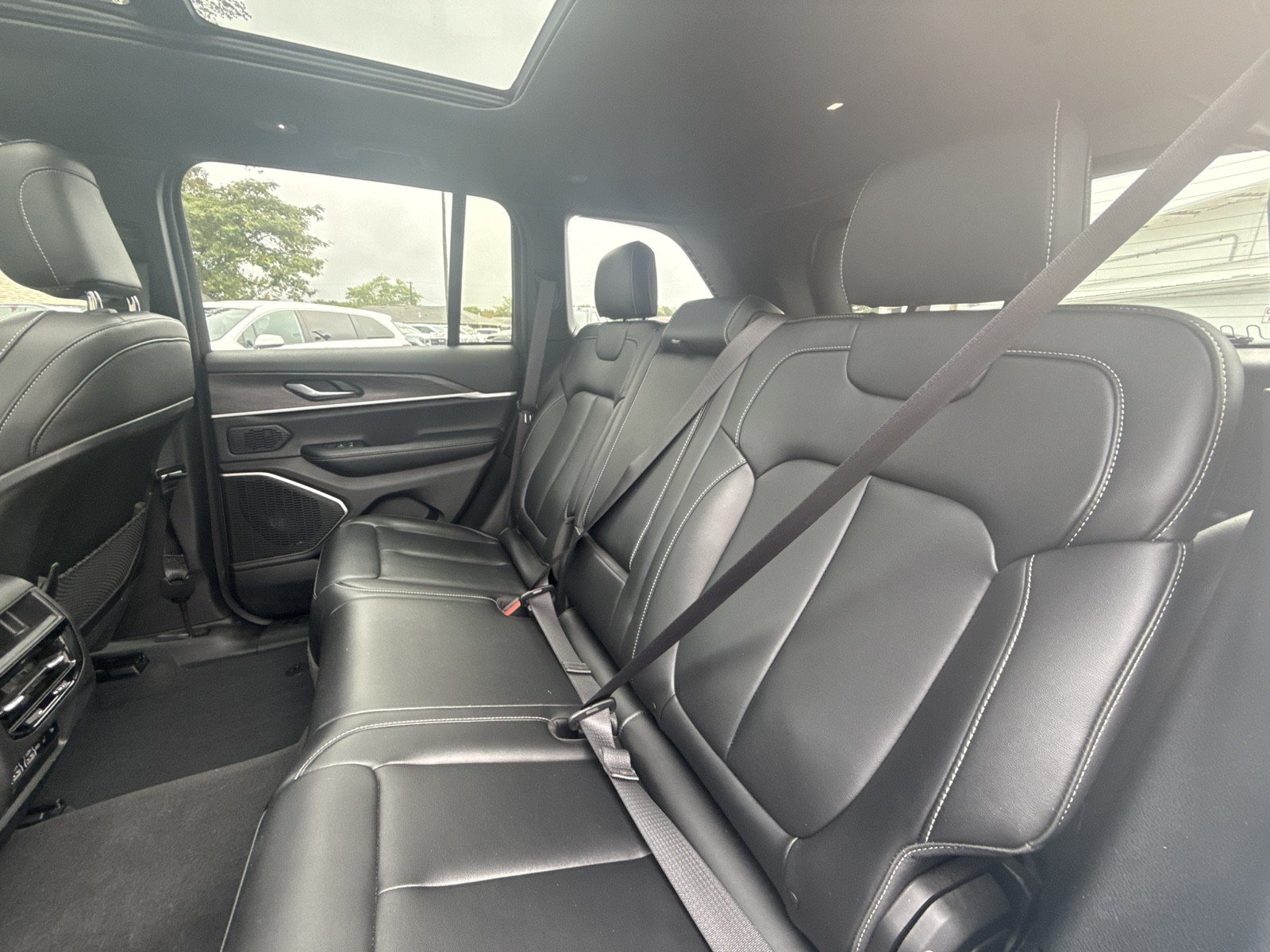 Used 2025 Jeep Grand Cherokee Limited 4xe AWD/4WD image 23