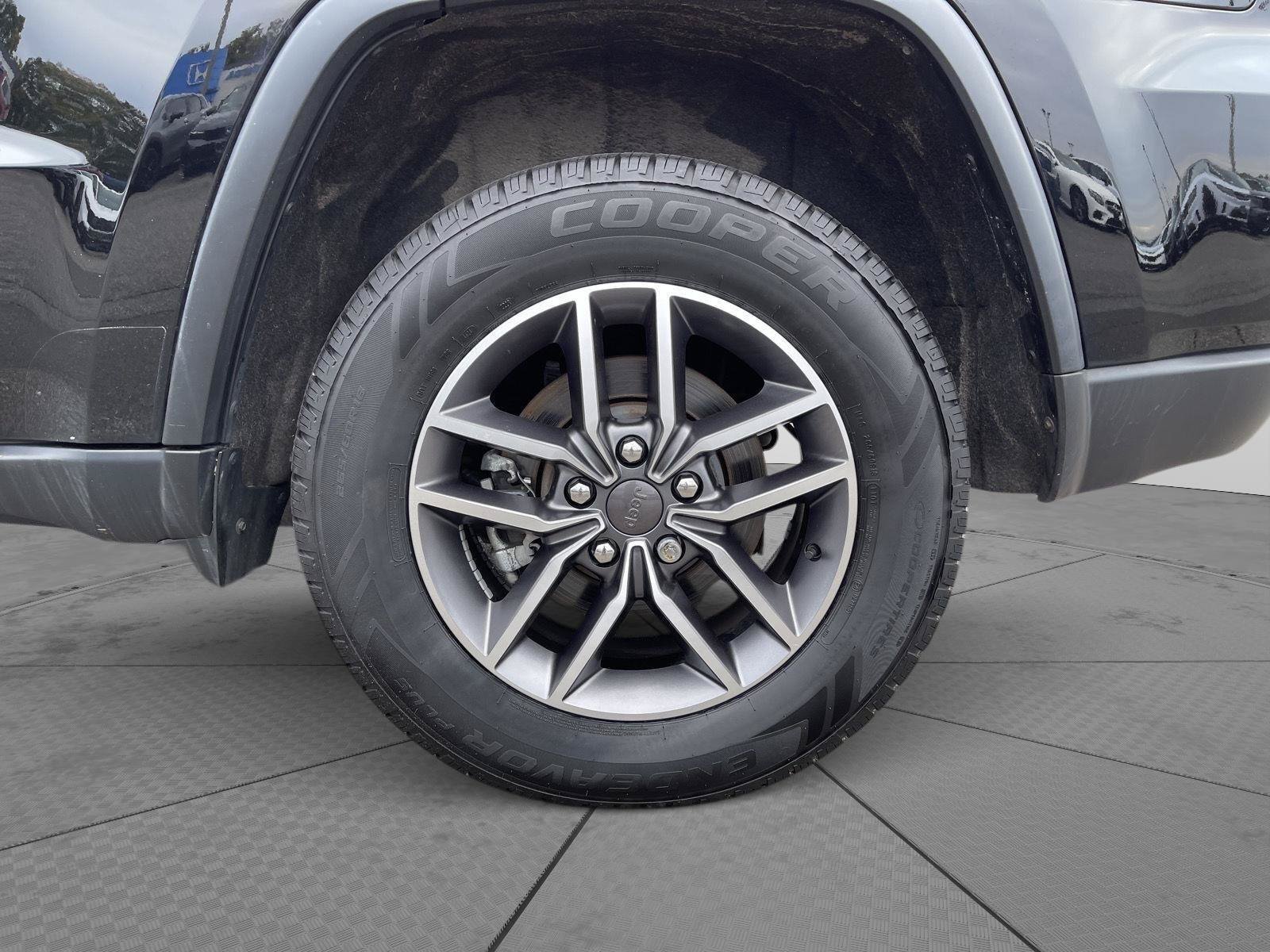 Used 2021 Jeep Grand Cherokee Limited AWD/4WD image 26