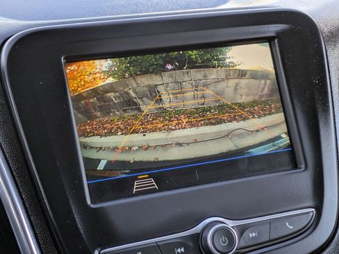 Used 2019 Chevrolet Equinox LT w/ Driver Convenience Package image 18