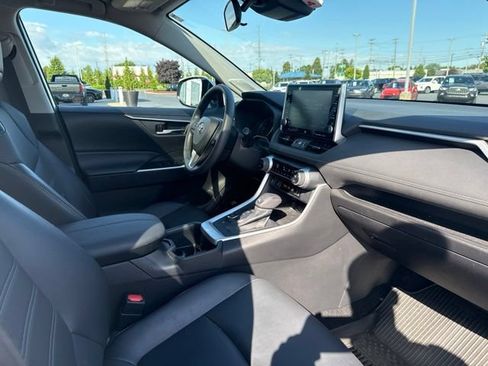 Used 2022 Toyota RAV4 XLE Premium AWD/4WD image 30
