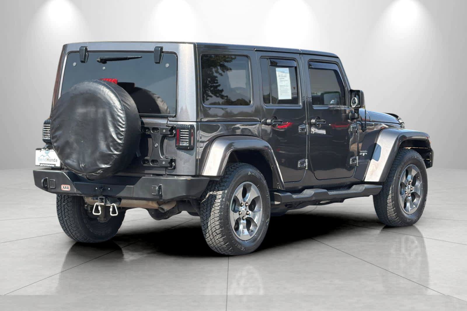 Used 2016 Jeep Wrangler Unlimited Sahara AWD/4WD image 2