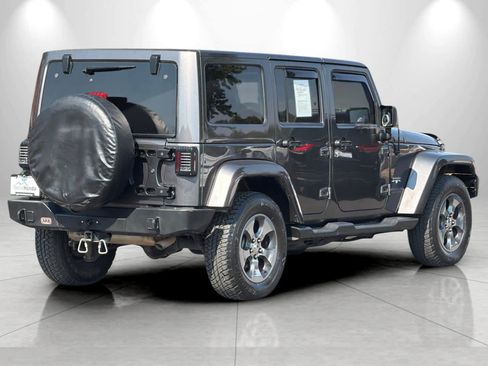 Used 2016 Jeep Wrangler Unlimited Sahara w/ Connectivity Group AWD/4WD image 2