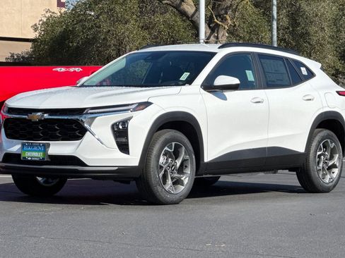 New 2026 Chevrolet Trax LT w/ Driver Confidence Package FWD image 7