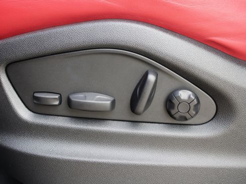 Certified 2023 Porsche Cayenne Platinum Edition image 28