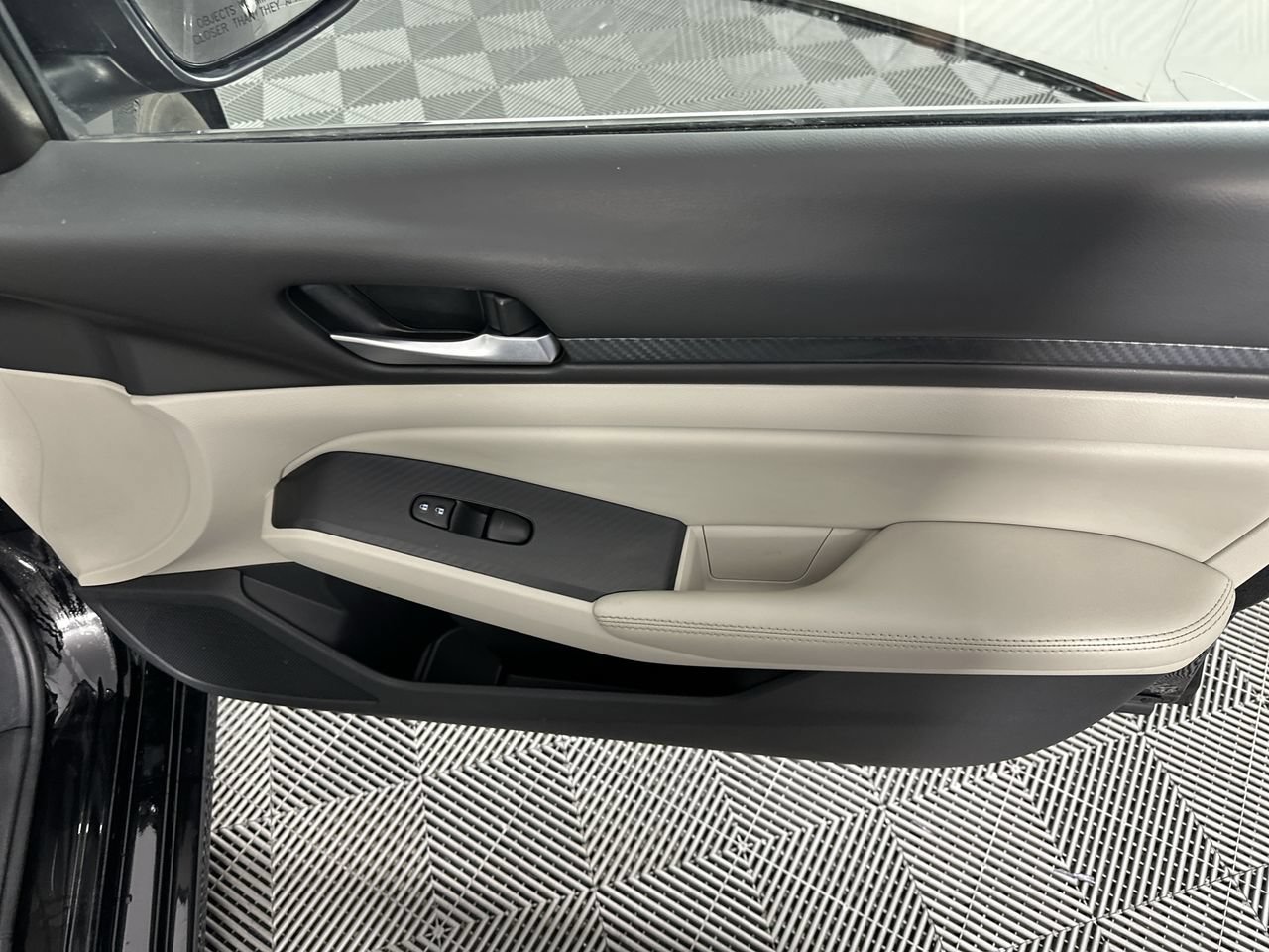 Used 2025 Nissan Altima 2.5 SV FWD image 21
