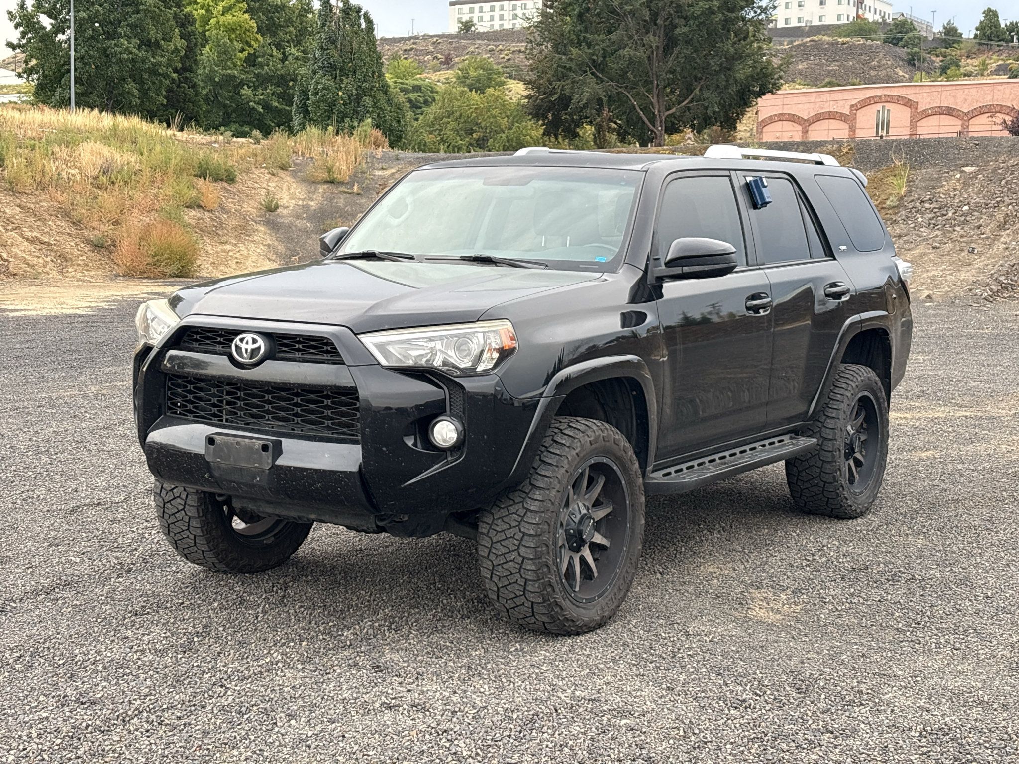 Used 2014 Toyota 4Runner SR5 AWD/4WD image 7