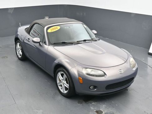 Used 2006 MAZDA MX-5 Miata Touring image 21
