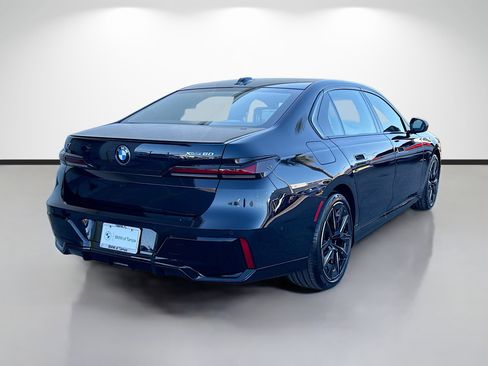 New 2026 BMW i7 xDrive60 w/ Premium Package image 3