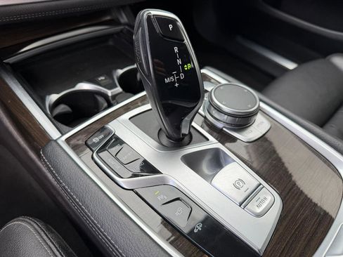 Used 2021 BMW 740i image 14
