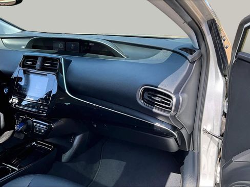Used 2017 Toyota Prius Four w/ Advanced Technology Package FWD image 18