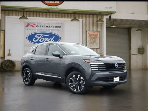 Used 2025 Nissan Kicks SV w/ SV Premium Package image 1