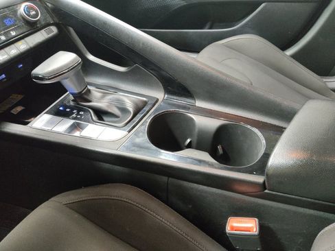 Used 2024 Hyundai Elantra Blue FWD image 26