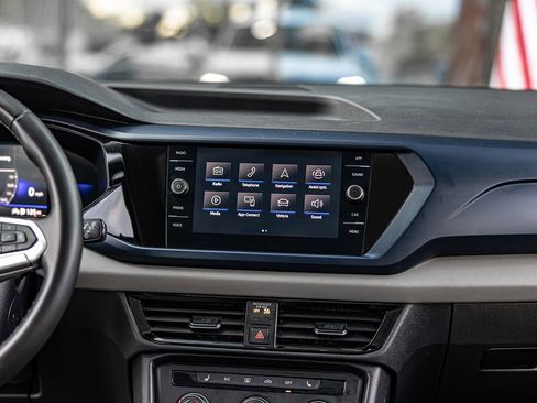 Used 2022 Volkswagen Taos SE w/ Panoramic Sunroof Package FWD image 36