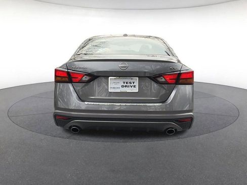 Used 2023 Nissan Altima 2.5 SV w/ SV Premium Package image 4