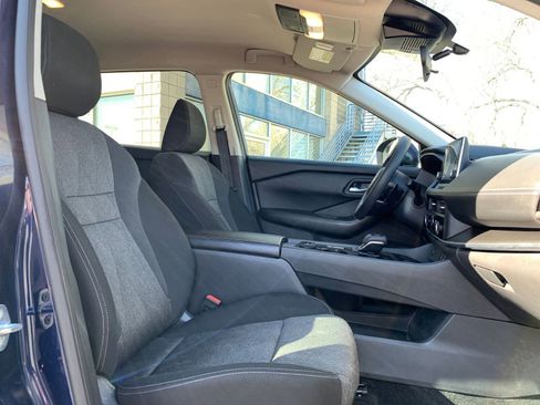 Used 2024 Nissan Rogue SV image 38