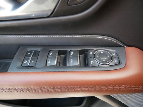 Used 2023 GMC Yukon Denali Ultimate AWD/4WD image 17
