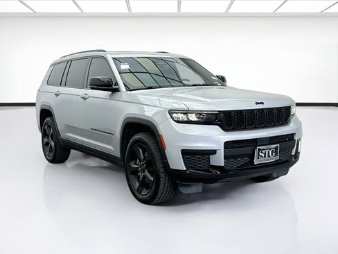 Used 2022 Jeep Grand Cherokee L Laredo RWD image 3