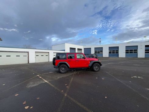 Used 2025 Jeep Wrangler Sport S image 14