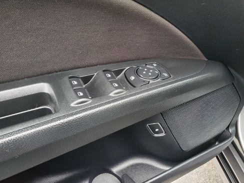 Used 2019 Ford Fusion SE FWD image 11