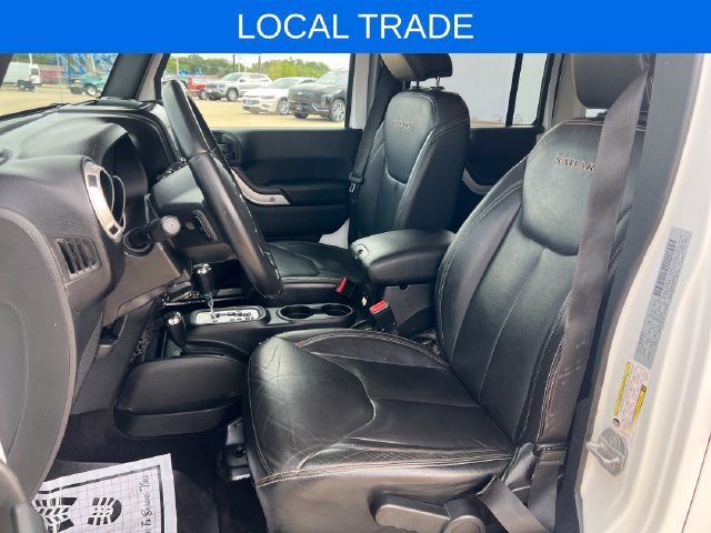 Used 2017 Jeep Wrangler Unlimited Sahara w/ Connectivity Group AWD/4WD image 12