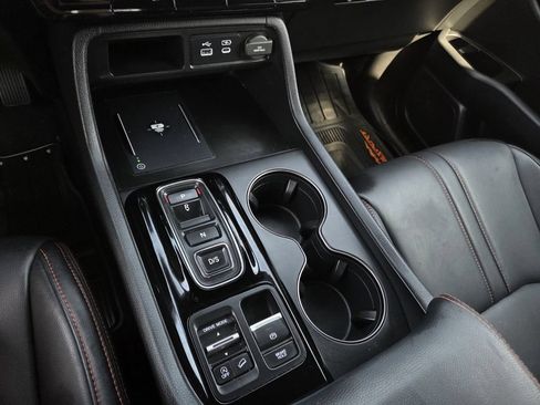 Used 2024 Honda Pilot TrailSport image 12