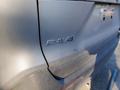 Used 2022 Toyota RAV4 XLE image 11