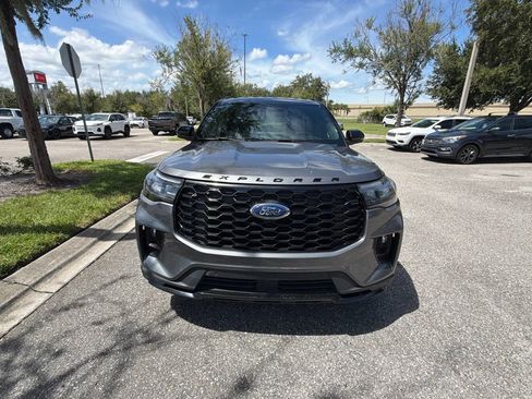 Used 2025 Ford Explorer ST-Line w/ ST-Line Street Pack AWD/4WD image 4