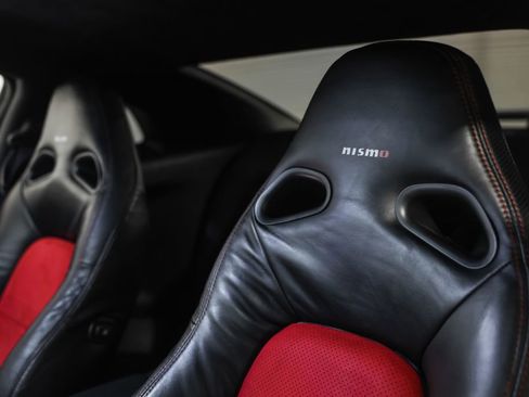 Used 2010 Nissan GT-R Premium AWD/4WD image 32
