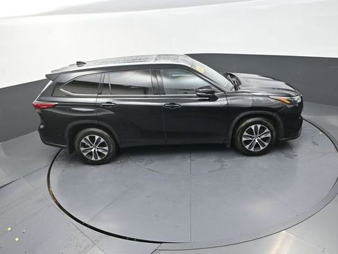 Used 2022 Toyota Highlander XLE image 30