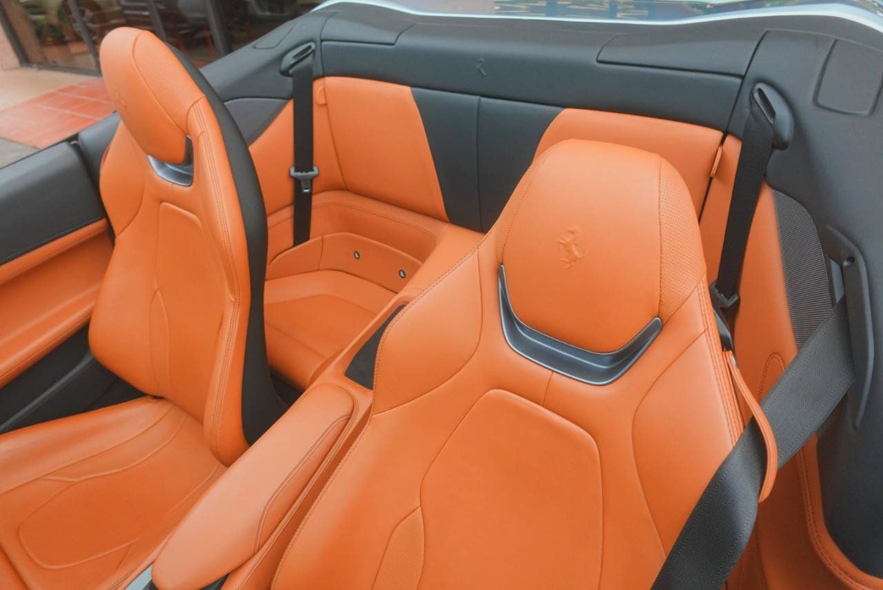 Used 2019 Ferrari Portofino RWD image 13