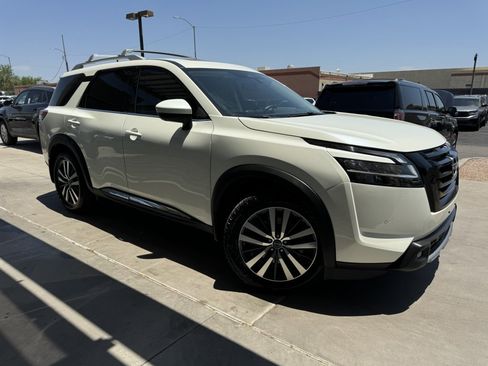 Used 2022 Nissan Pathfinder Platinum w/ Cargo Package image 6