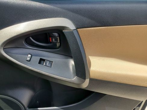 Used 2011 Toyota RAV4 2WD w/ Base L4 Extra Value Pkg image 35