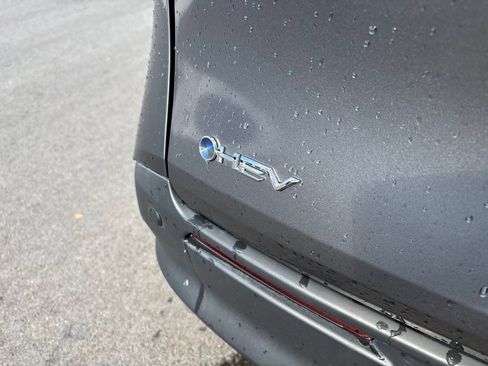 Used 2025 Toyota Sienna XLE FWD image 17