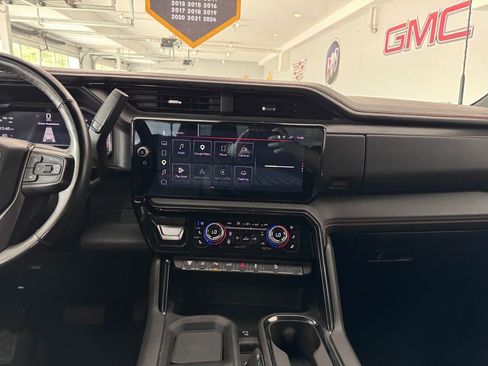 Certified 2025 GMC Sierra 2500 AT4 AWD/4WD image 23