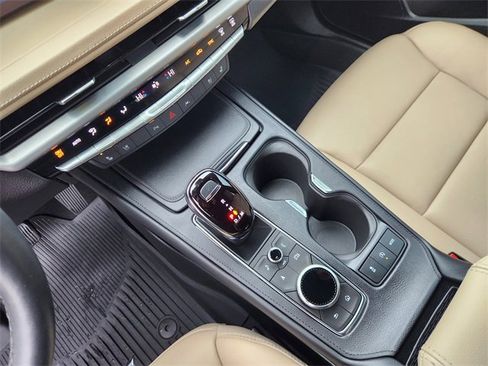 Used 2024 Cadillac XT4 Premium Luxury image 19