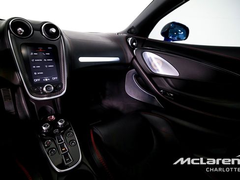 Used 2021 McLaren GT image 16