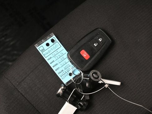 Used 2019 Toyota C-HR XLE FWD image 19