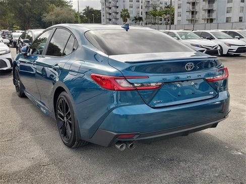 Used 2025 Toyota Camry SE image 3