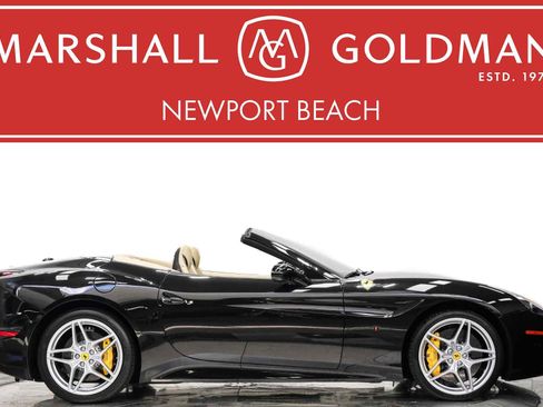 Used 2015 Ferrari California T RWD image 1