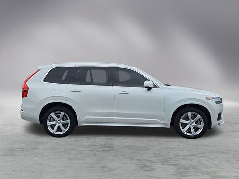 Used 2022 Volvo XC90 T5 Momentum image 8