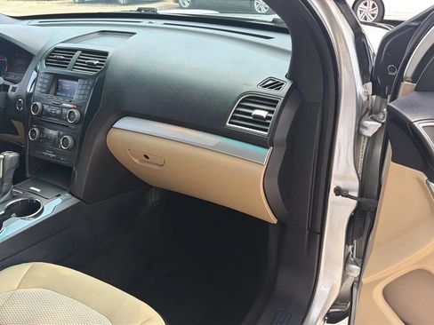 Used 2016 Ford Explorer XLT AWD/4WD image 34