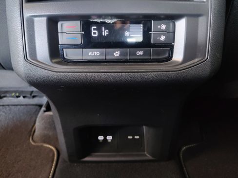 Used 2022 Volkswagen Atlas SEL R-Line AWD/4WD image 34