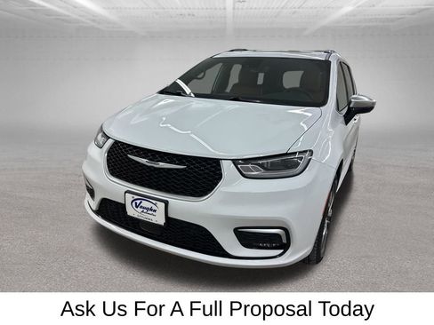 Used 2026 Chrysler Pacifica Pinnacle image 5