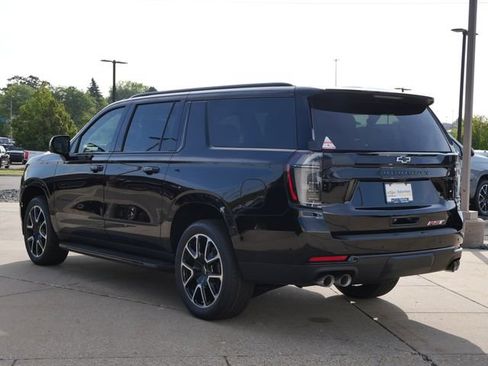 New 2026 Chevrolet Suburban RST w/ RST Capability Package AWD/4WD image 5