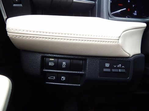 Used 2022 Toyota Avalon XLE image 22