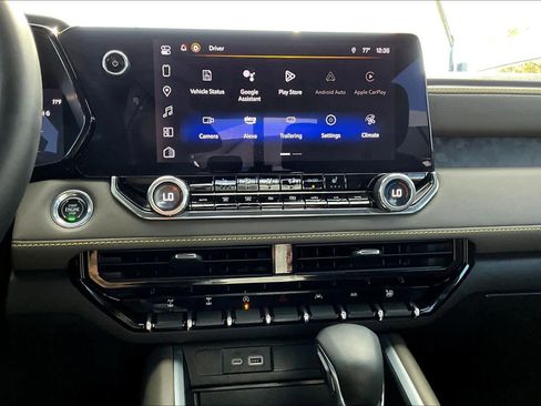 Used 2024 Chevrolet Colorado ZR2 w/ Technology Package image 33