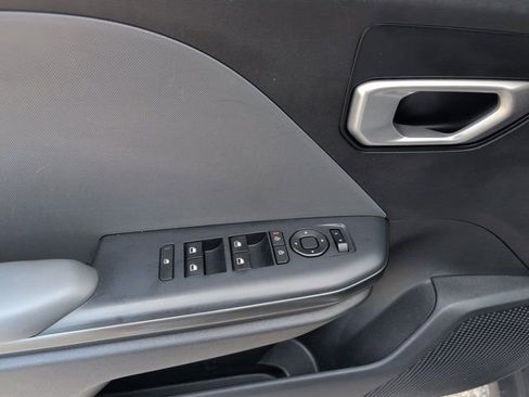 Used 2025 Kia K4 FWD image 13
