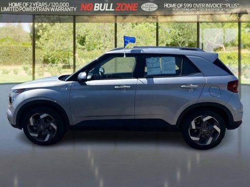 Used 2025 Hyundai Venue SEL FWD image 2