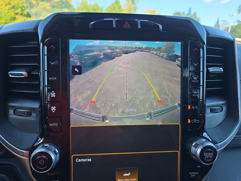 Used 2022 RAM 1500 Laramie AWD/4WD image 18