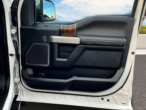 Used 2019 Ford F150 Lariat w/ Equipment Group 502A Luxury image 20